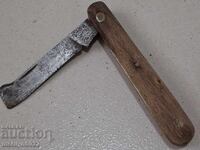 Cuțit vechi de vie cu mânere din lemn cu marcaj