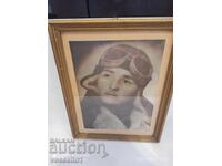 Fotografie veche în ramă a unui pilot militar aviator aviație de luptă