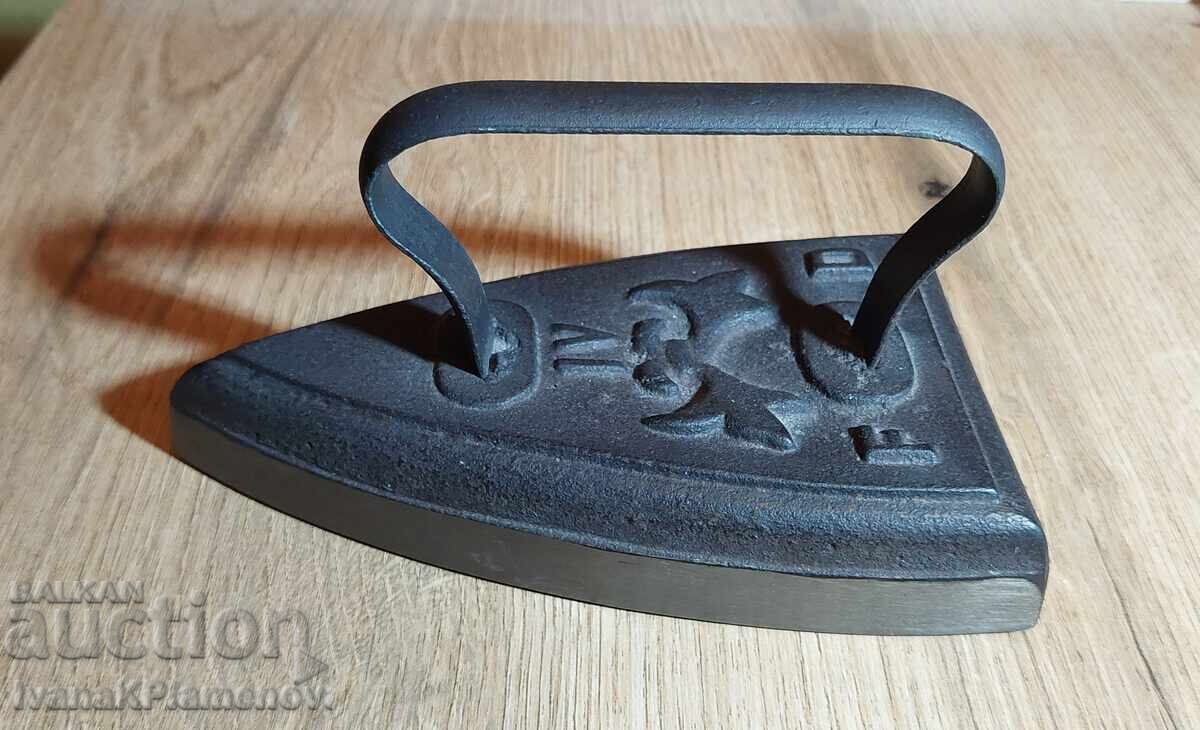 Fier de călcat retro pentru colecționari Fier de călcat retro pentru colecționari