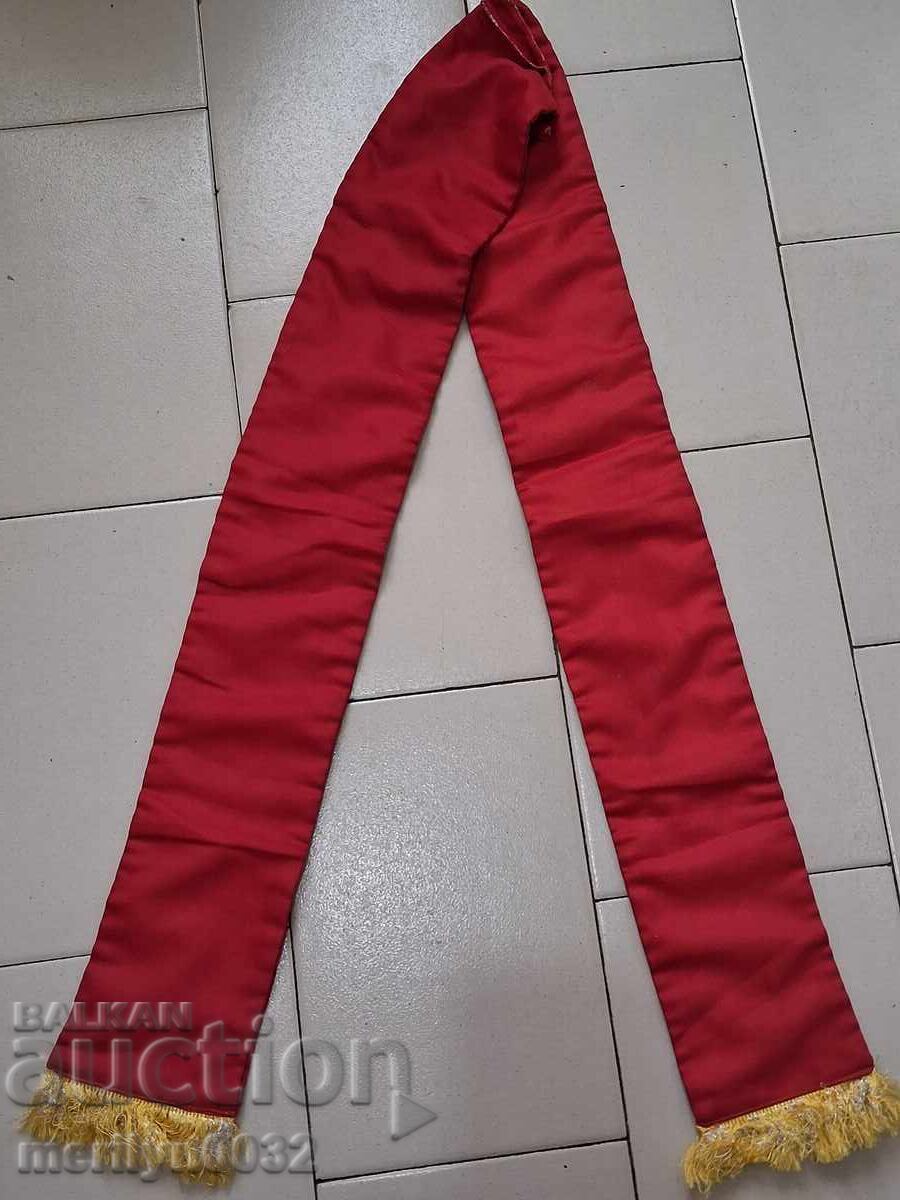 Доставка на Копринена лента "Връстници на Свободата" на знаменосец БКП Доставка на Копринена лента "Връстници на Свободата" на знаменосец БКП