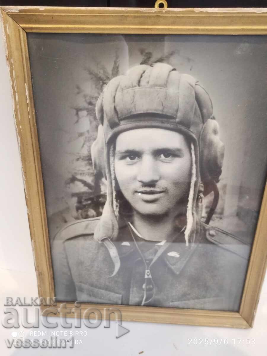 Fotografie veche în ramă cu militar, tanchist kemaf