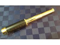 Replica de alamă a unui telescop