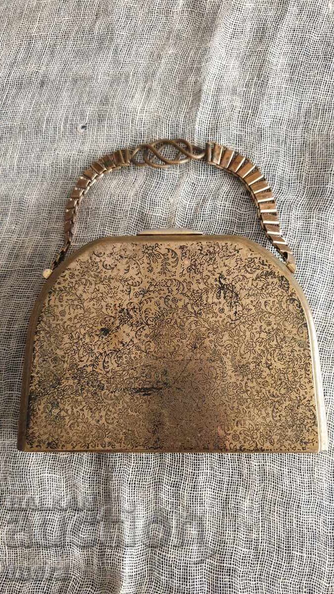 Ρετρό μπρούτζινη γυναικεία τσάντα με τιμή 120.00 BGN | € 61.36