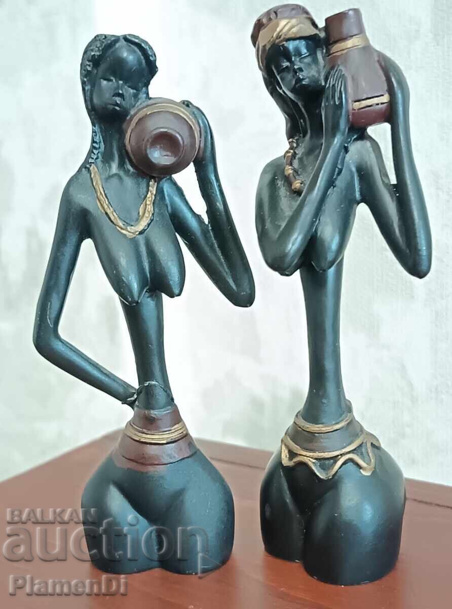 Livrarea Suveniruri, statuete