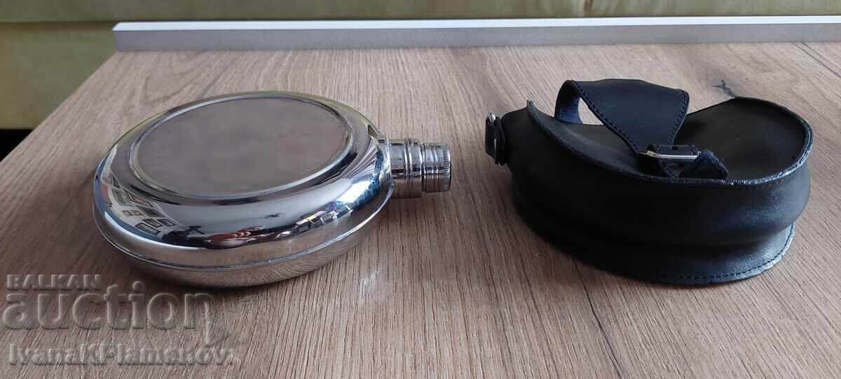 Delivery of Flask with leather case for connoisseurs