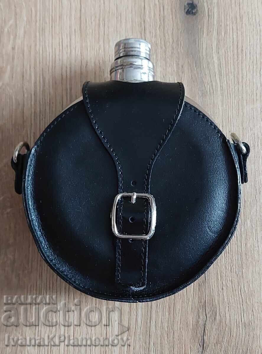 Παγούρι με δερμάτινη θήκη για γνώστες