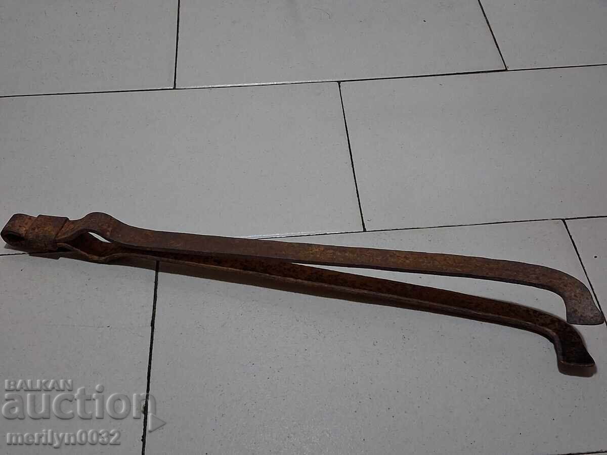 Dilaf vechi, clește, fier forjat pentru cuptor cu preț € 23.94 | 46.82 BGN Dilaf vechi, clește, fier forjat pentru cuptor cu preț € 23.94 | 46.82 BGN