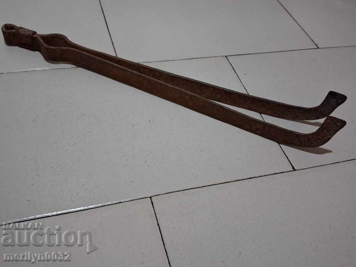 Delivery of Old dilaf, tongs, wrought iron for oven