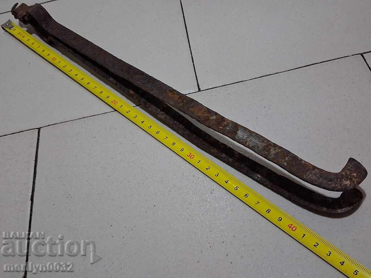 Auction  Old dilaf, tongs, wrought iron for oven