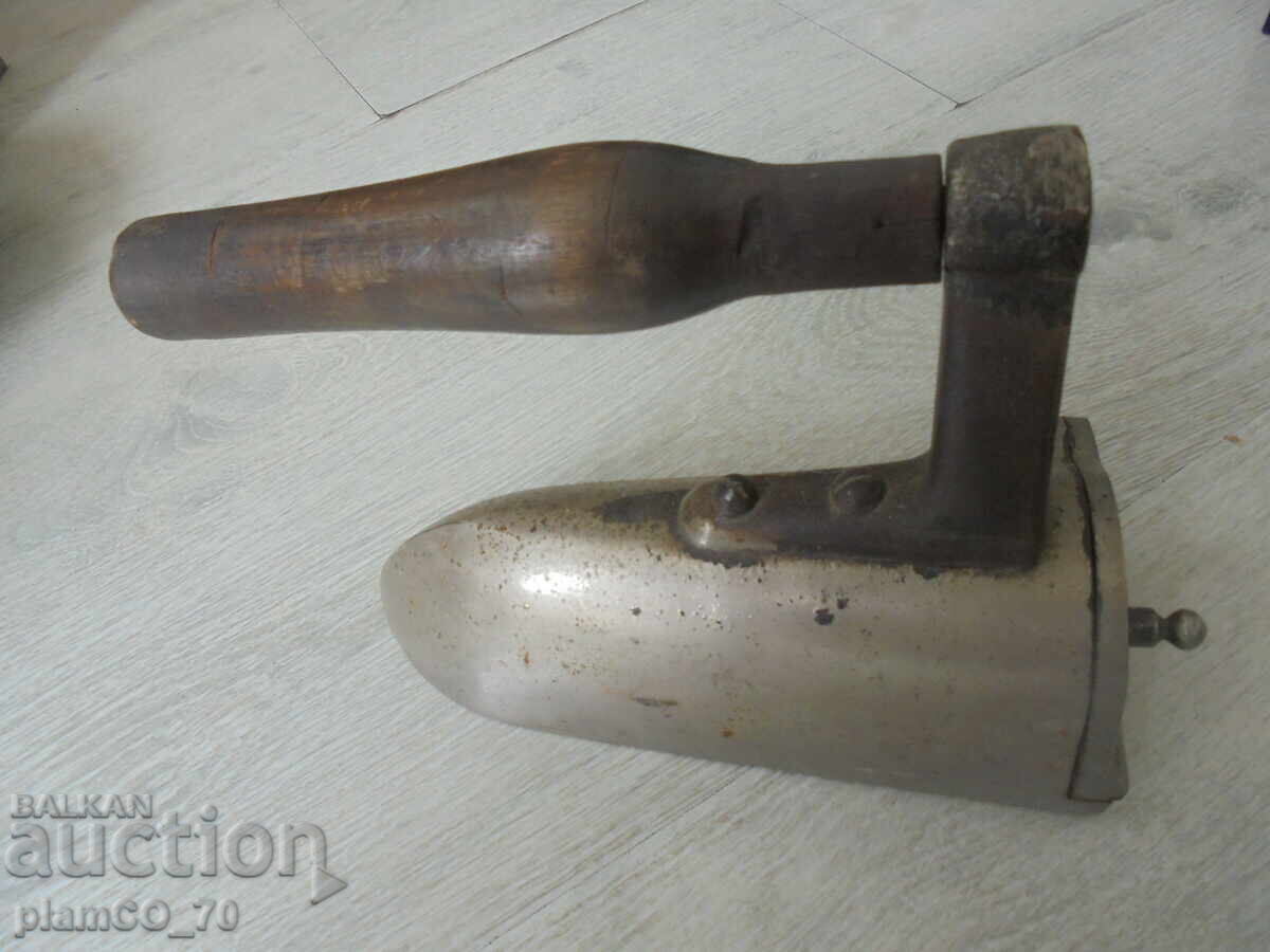 №*8247 Παλιό ρετρό σίδερο – με σιδερένια πλάκα θέρμανσης №*8247 Παλιό ρετρό σίδερο – με σιδερένια πλάκα θέρμανσης