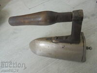 №8247 Old retro iron - with iron heating plate