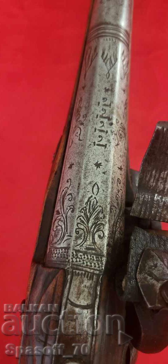 Delivery of Ottoman flintlock pistol with a fully working mechanism