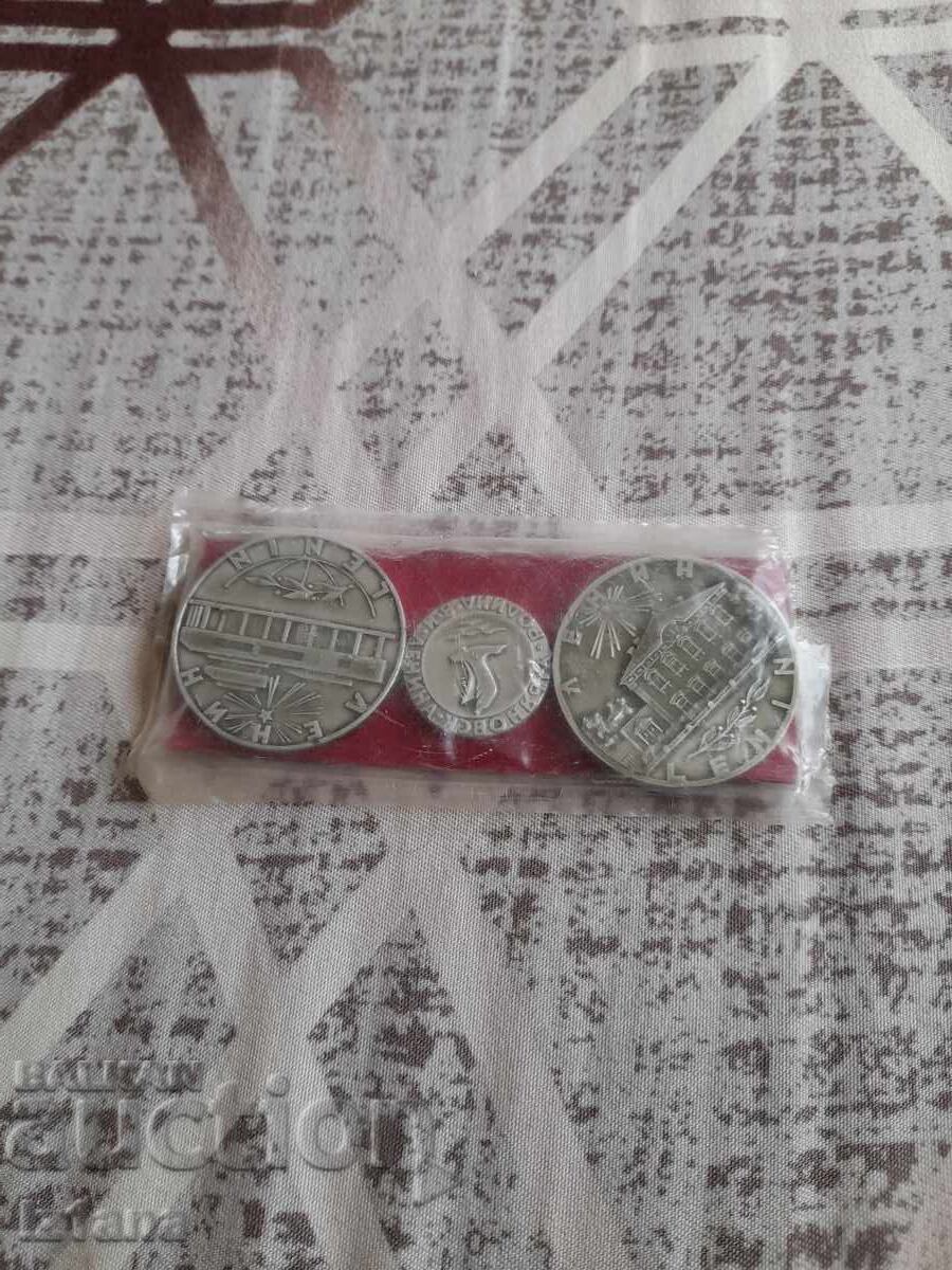 Old souvenir plaques Lenin