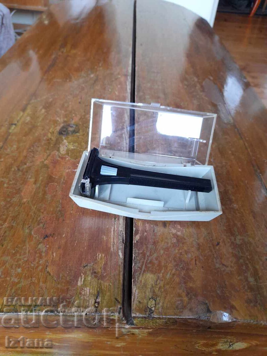 Old SCHICK razor with price 45.00 BGN | € 23.01