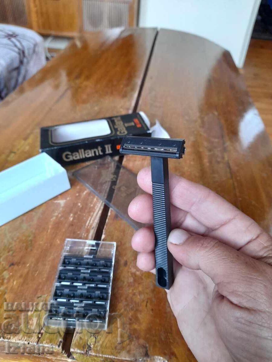 Delivery of Old Gallant 2 Deluxe Razor