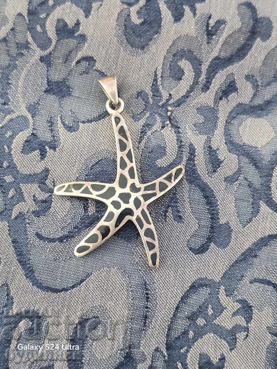 Ασημένιο Μασίφ μενταγιόν. Ξεκινάω πάνω από 100 Δημοπρασίες. Δες! με τιμή 49.99 BGN | € 25.56