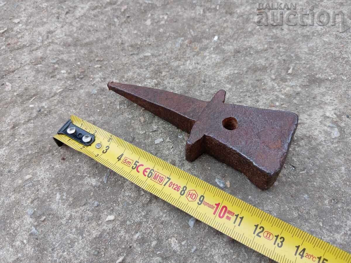 ancient primitive anvil - 7