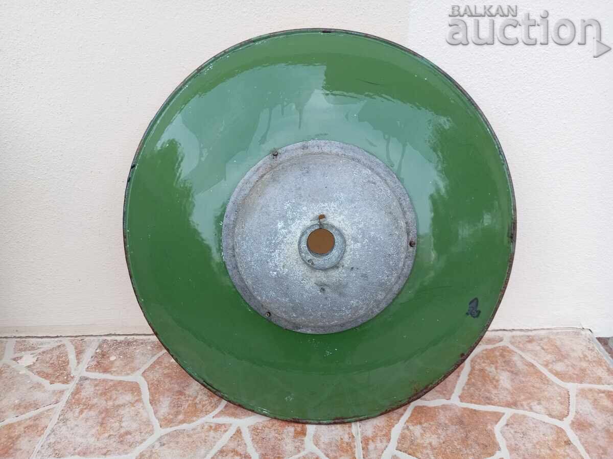 lampă industrială mare reflector emailat anii 60 cu preț 51.00 BGN | € 26.08