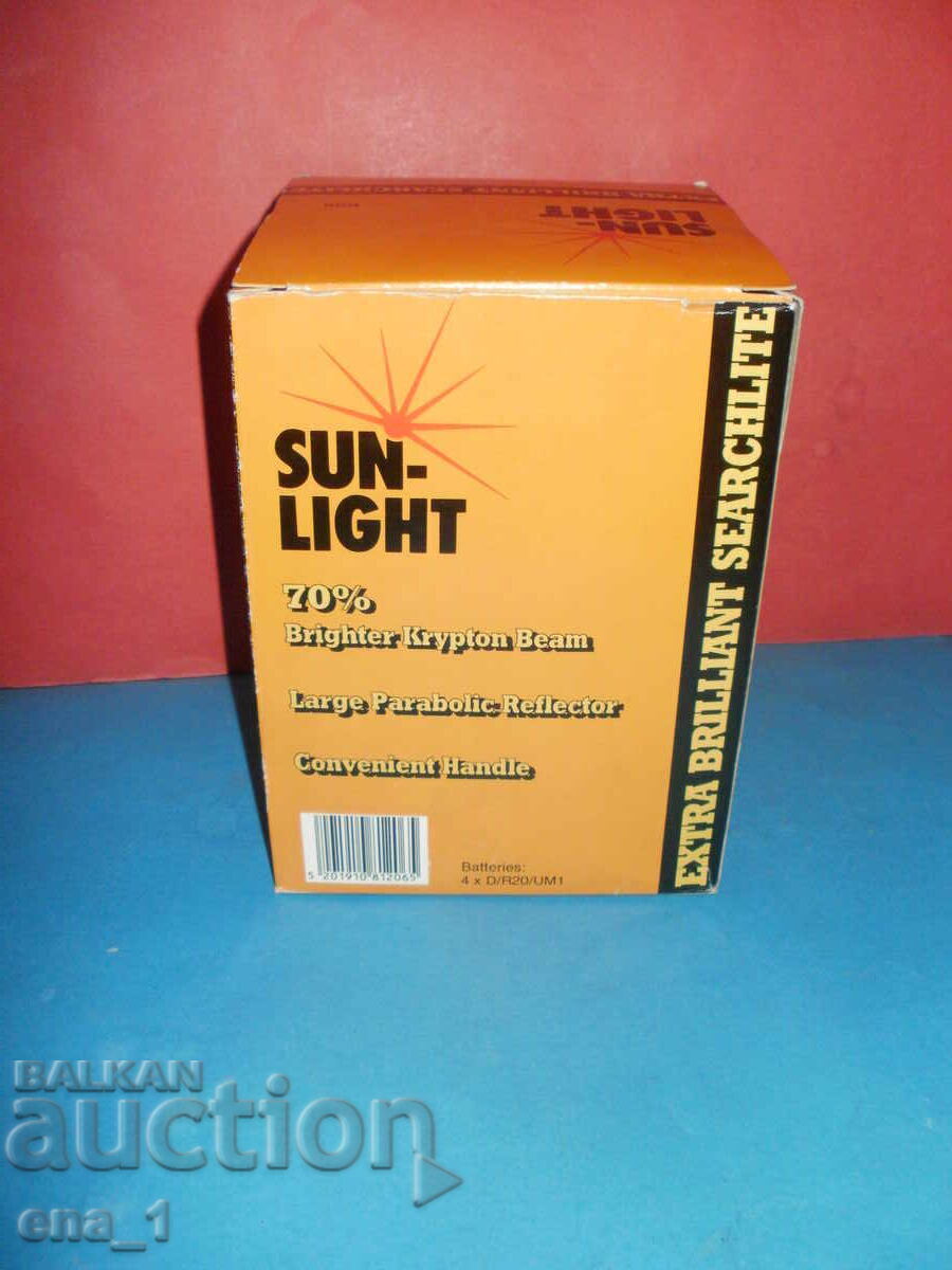 Auction  Unused SUNLIGHT spotlight/flashlight with 4 R20 batteries