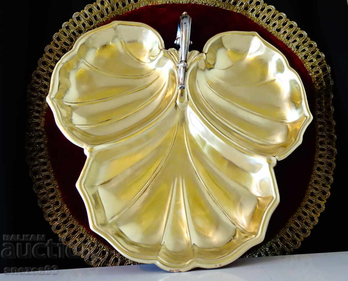 Bronze plate, vine leaf, 27 cm, 440 g with price 59.00 BGN | € 30.17 Bronze plate, vine leaf, 27 cm, 440 g with price 59.00 BGN | € 30.17