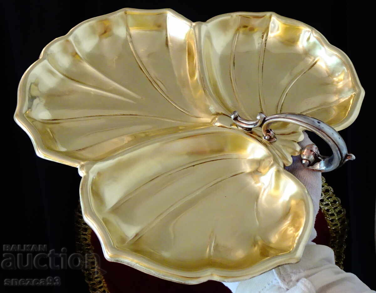 Delivery of Bronze plate, vine leaf, 27 cm, 440 g Delivery of Bronze plate, vine leaf, 27 cm, 440 g