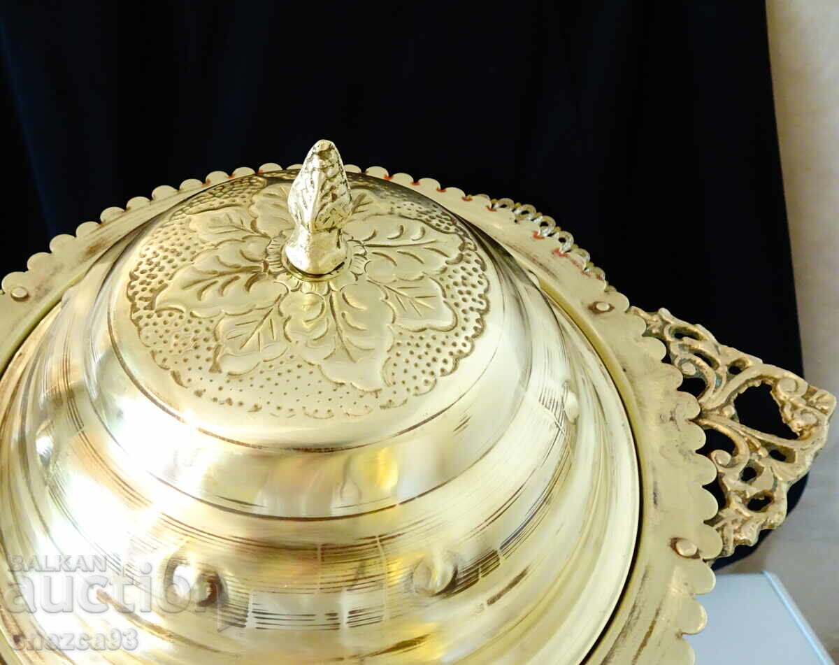 Περσικό μπρούτζινο σκεύος σερβιρίσματος με καπάκι, υπέροχες λαβές με τιμή 99.00 BGN | € 50.62