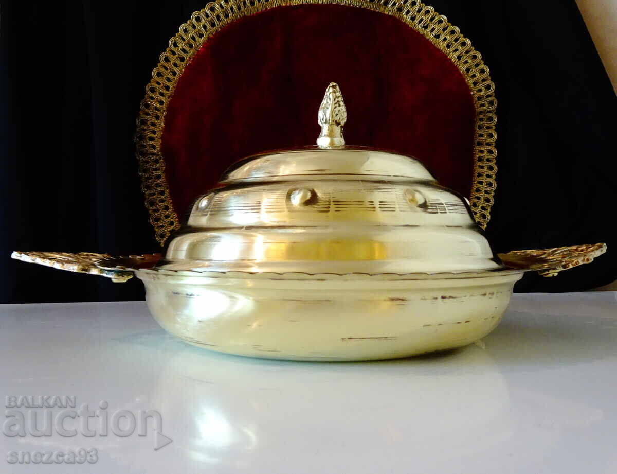 Παράδοση Περσικό μπρούτζινο σκεύος σερβιρίσματος με καπάκι, υπέροχες λαβές