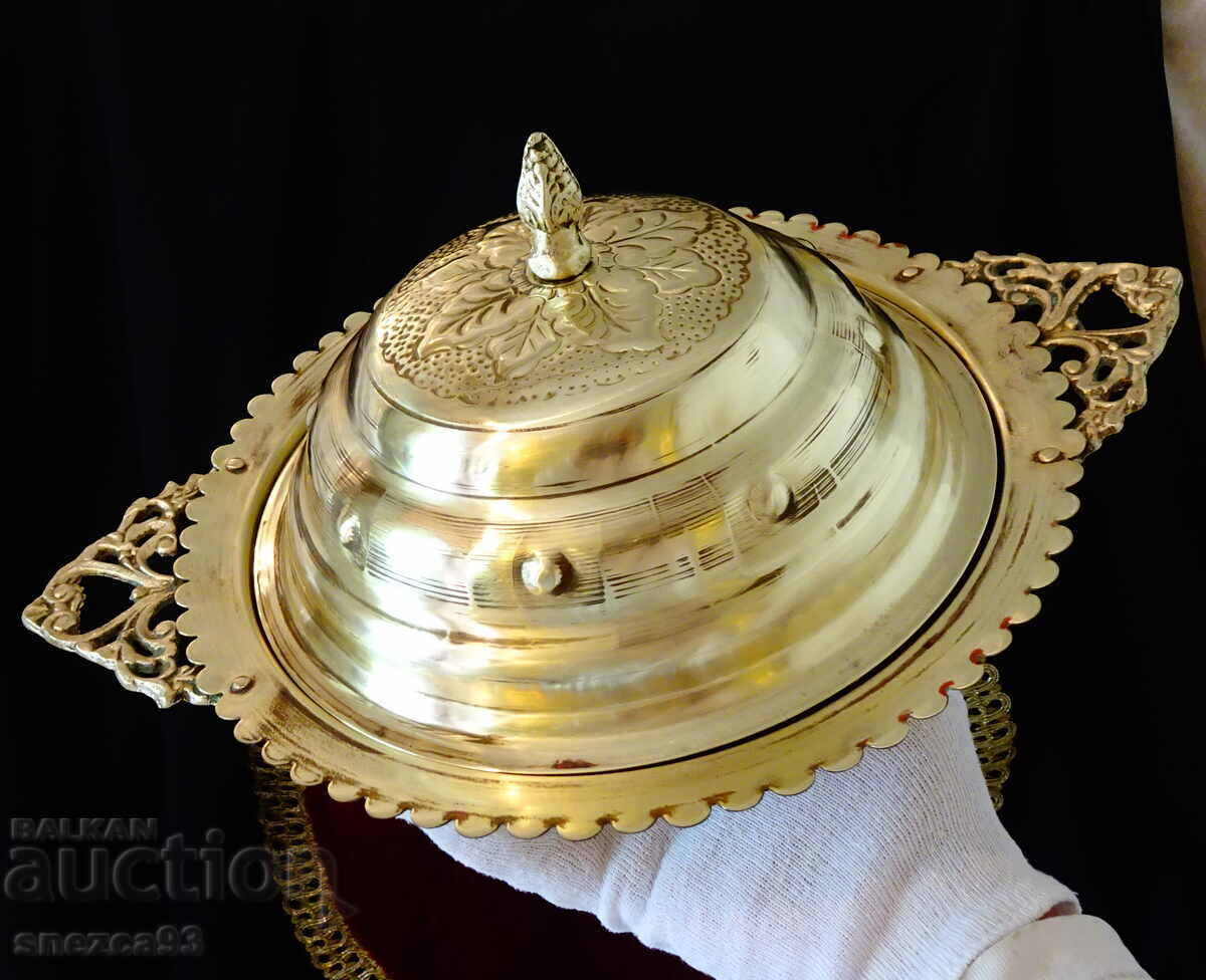 Περσικό μπρούτζινο σκεύος σερβιρίσματος με καπάκι, υπέροχες λαβές