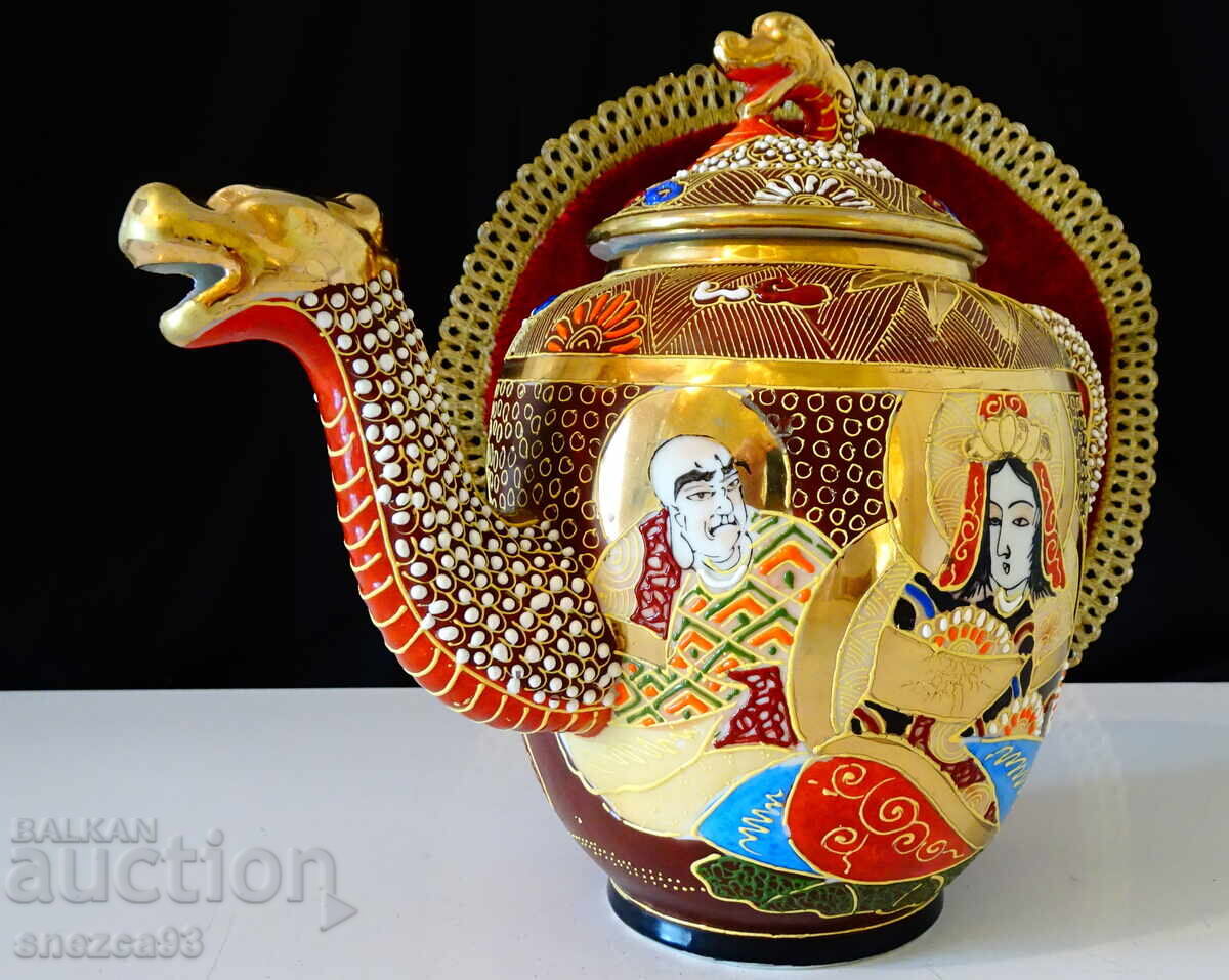 Japanese Satsuma porcelain, Dragon, gold, 1.5 liters with price 149.00 BGN | € 76.18