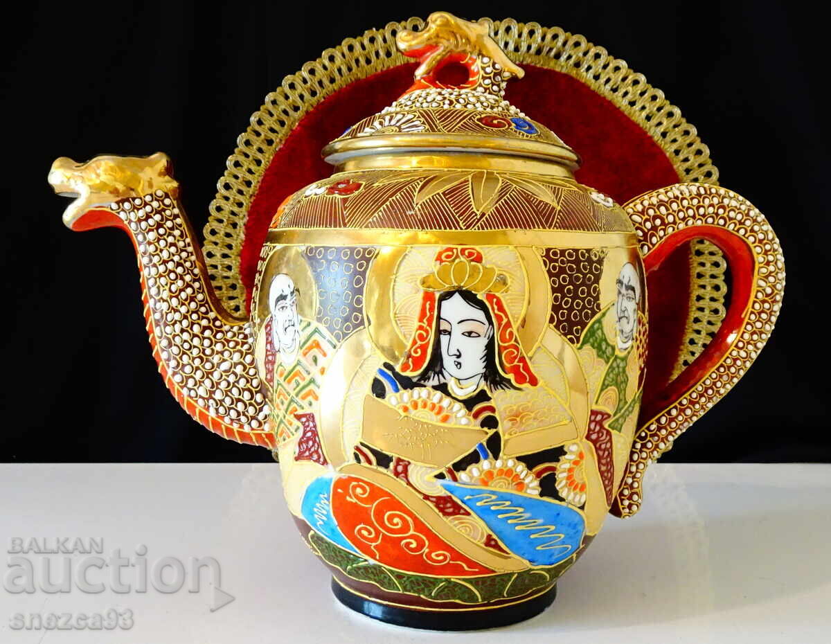 Japanese Satsuma porcelain, Dragon, gold, 1.5 liters