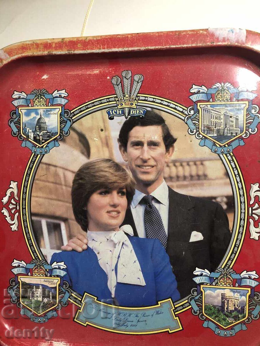 метална поднос Чарлз и Даяна - 1981 г кралското семейство - 5