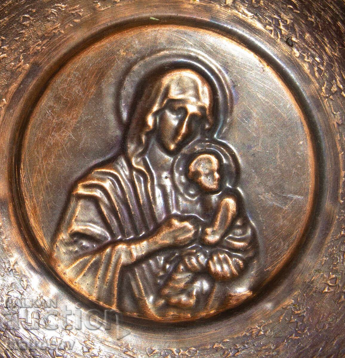 Меден плакет барелеф купа Богородица с Младенеца с цена 100.00 лв. | € 51.13
