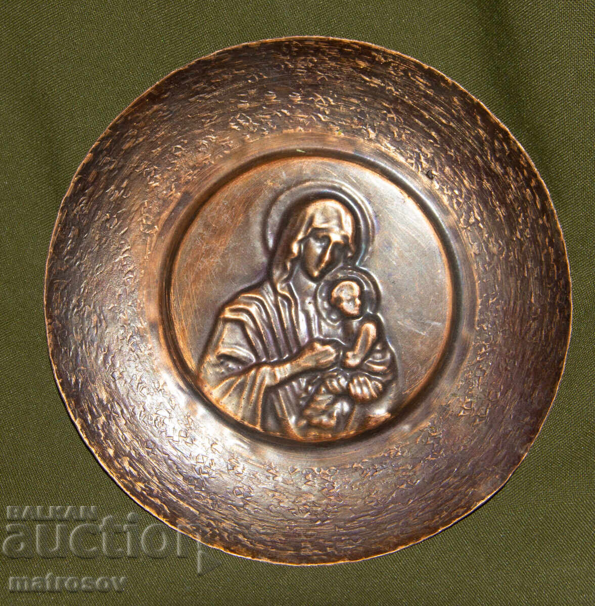 Аукцион Меден плакет барелеф купа Богородица с Младенеца