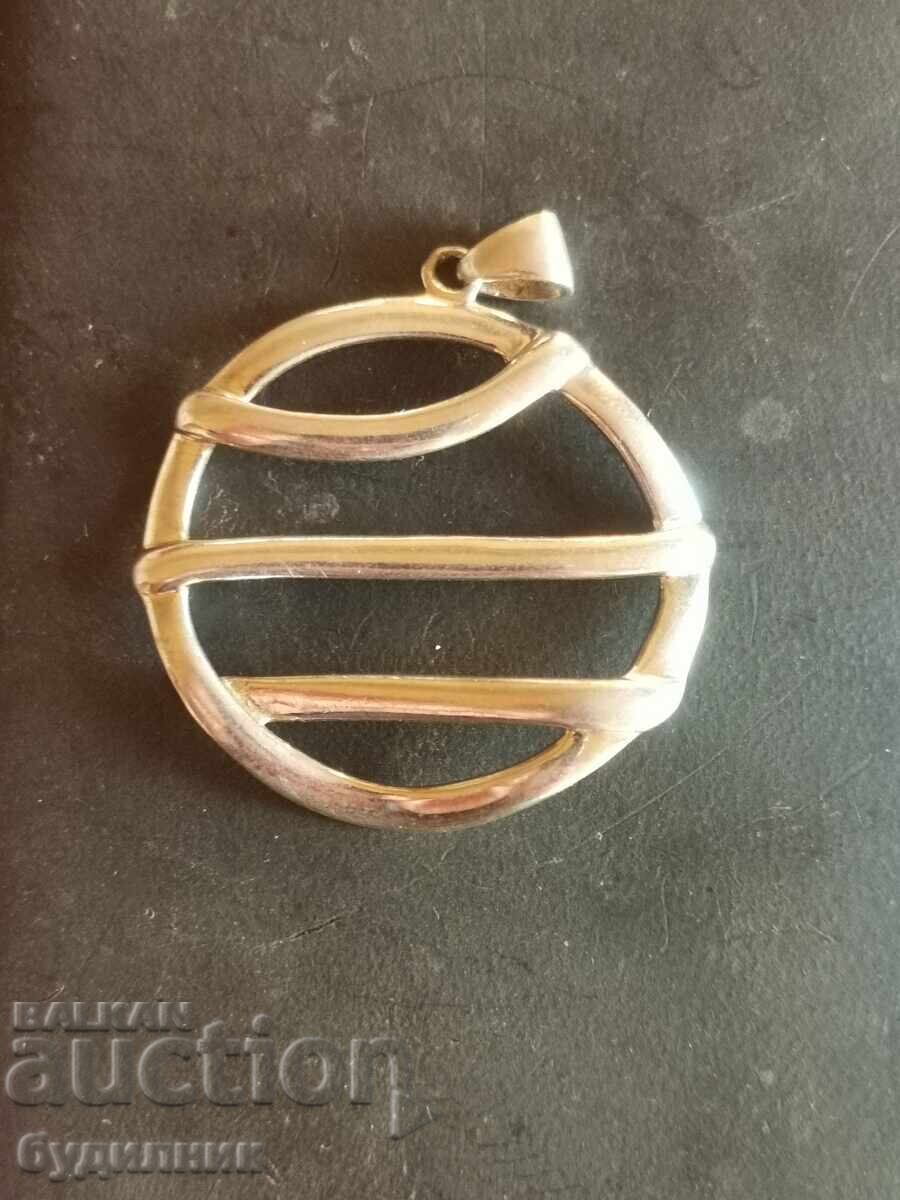 Pandantiv masiv din argint. Lansez peste 100 de licitații. Vezi mai mult cu preț 31.99 BGN | € 16.36