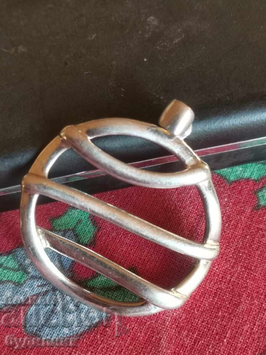 Licitație Pandantiv masiv din argint. Lansez peste 100 de licitații. Vezi mai mult