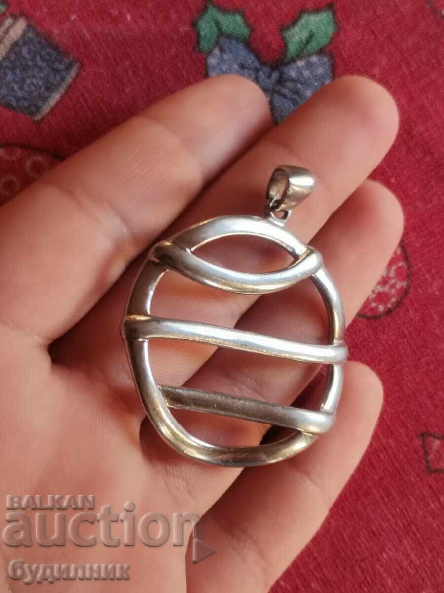 Pandantiv masiv din argint. Lansez peste 100 de licitații. Vezi mai mult