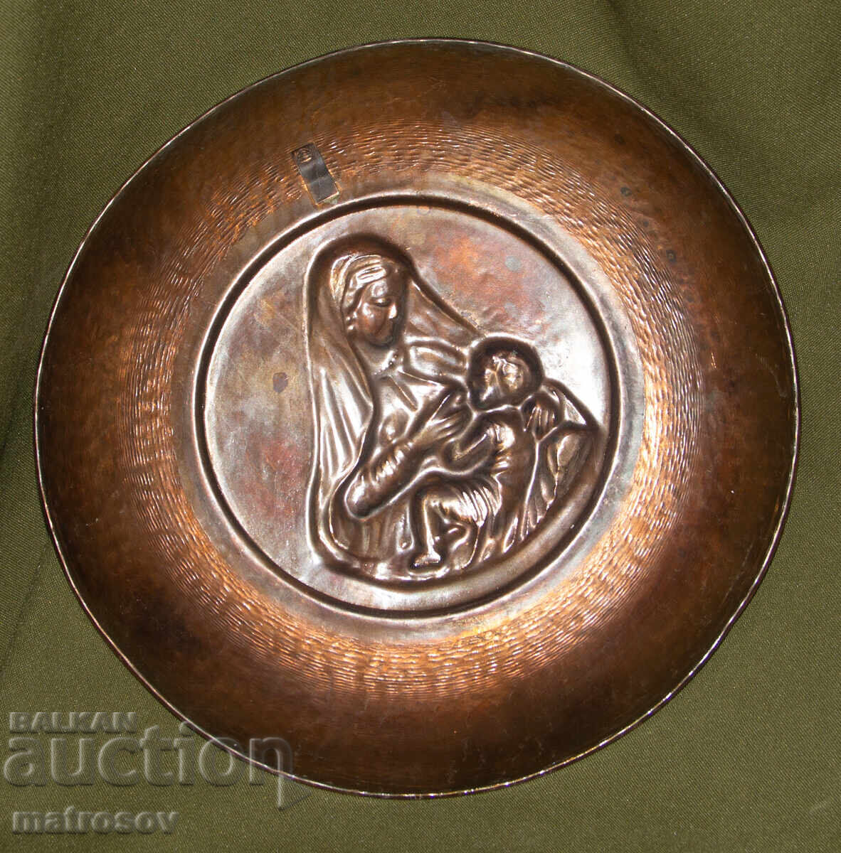 Δημοπρασία Μετάλλιο με ανάγλυφο της Παναγίας με τον Χριστό Δημοπρασία Μετάλλιο με ανάγλυφο της Παναγίας με τον Χριστό