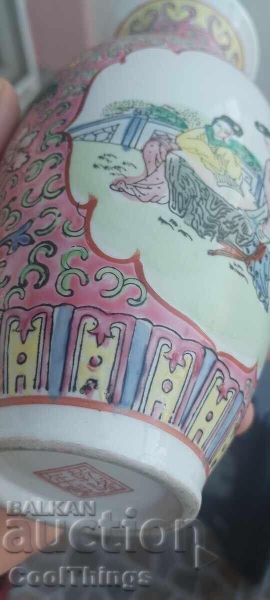 Frumoasa vaza marcata din portelan - 5 Frumoasa vaza marcata din portelan - 5