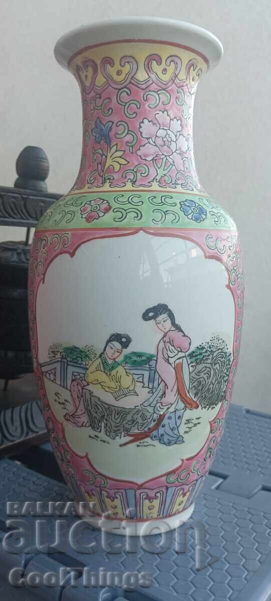 Frumoasa vaza marcata din portelan Frumoasa vaza marcata din portelan