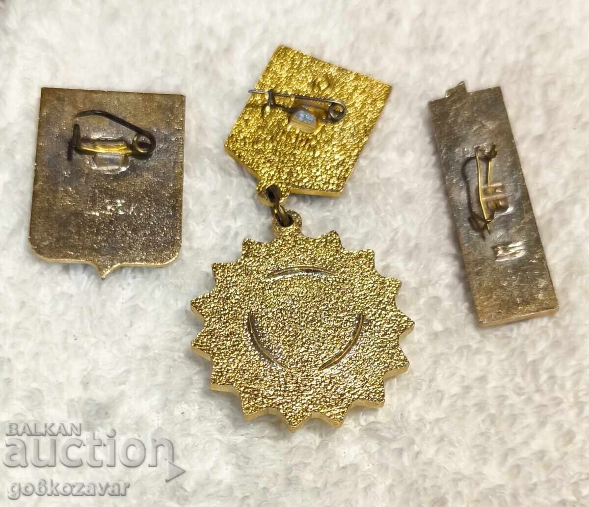 Lot Badges Soc ! with price 3.10 BGN | € 1.59