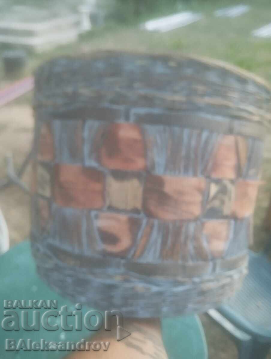 A large wicker basket - 5