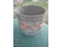 Un coș mare de răchită