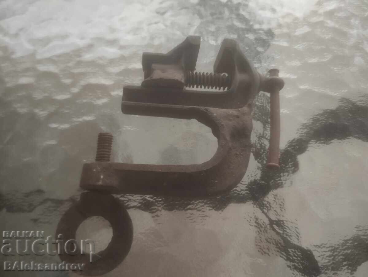 A small vise with price 16.00 BGN | € 8.18