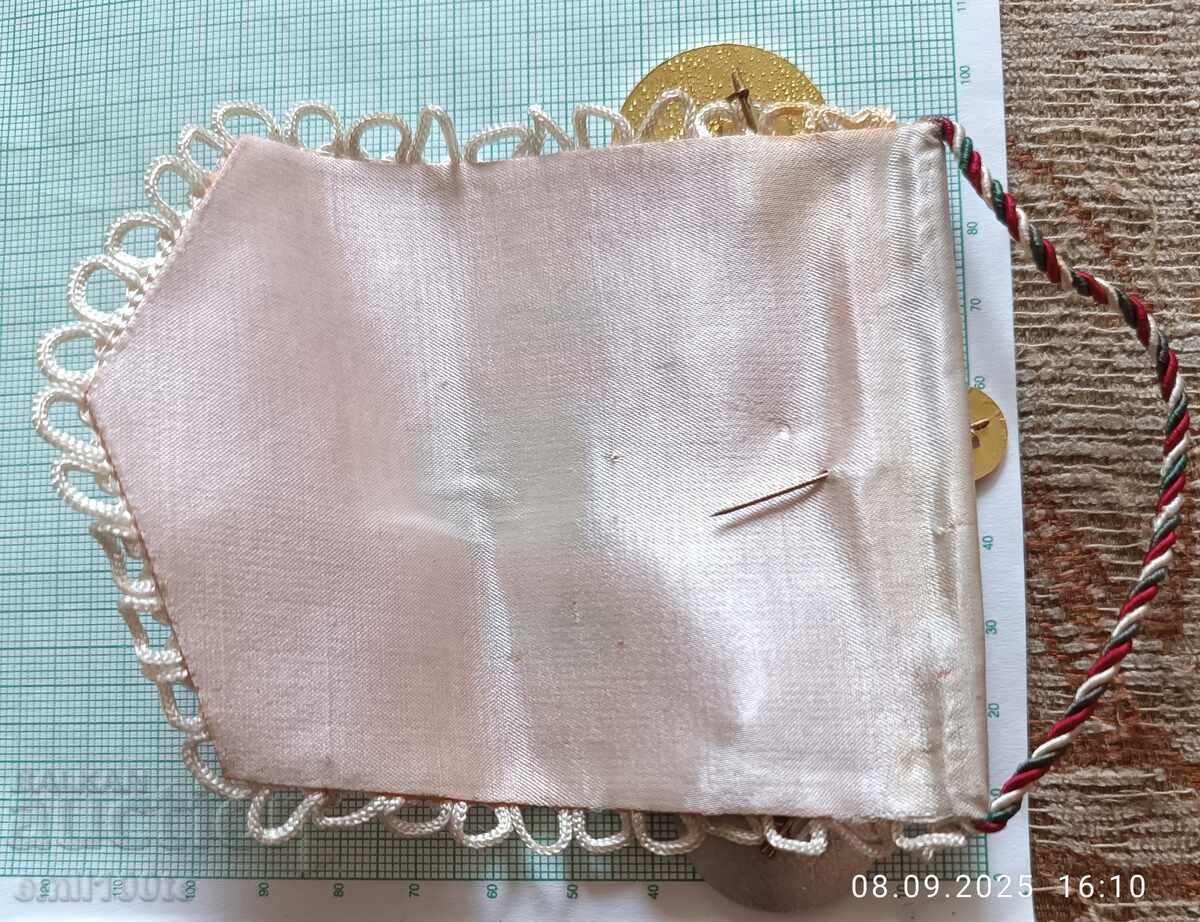 Flag with 3 BNA MNO SKDA badges - 7