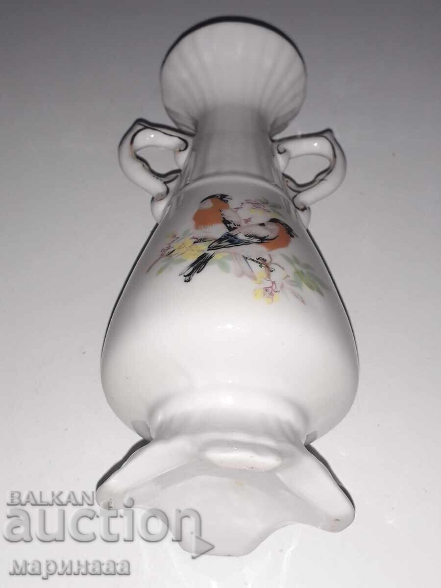 VAZĂ. PORȚELAN. CANT AURIT cu preț 5.00 BGN | € 2.56