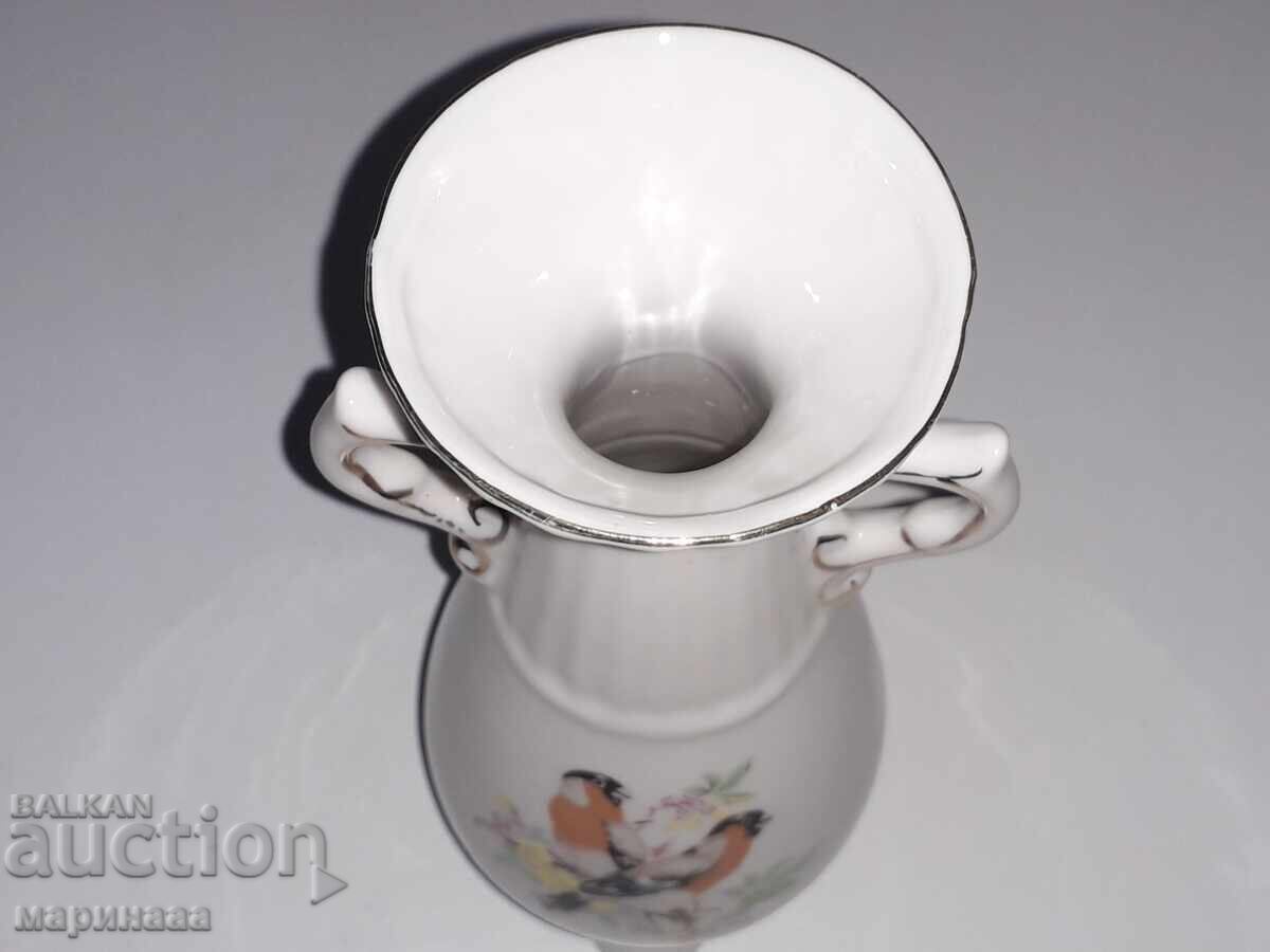 Auction  VASE. PORCELAIN. GOLDEN EDGE
