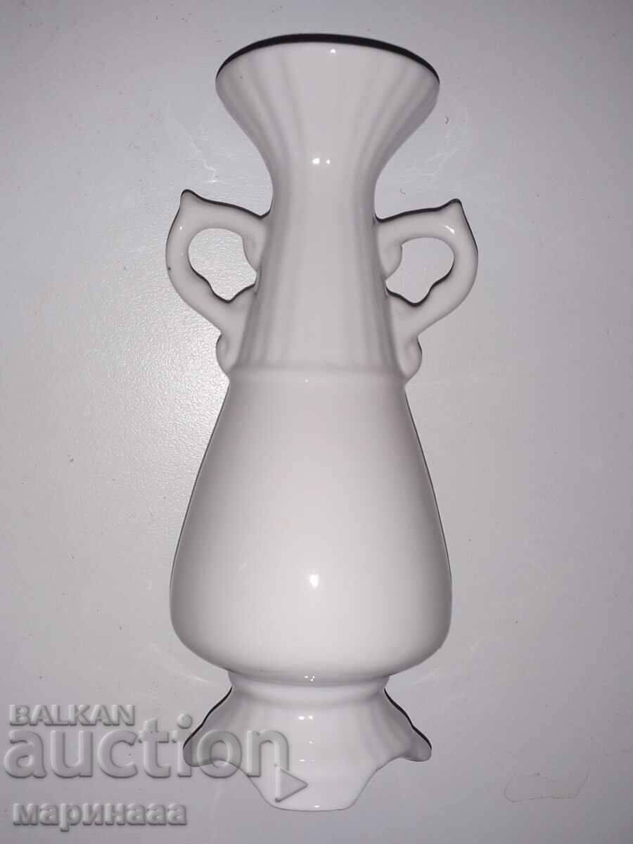 Delivery of VASE. PORCELAIN. GOLDEN EDGE