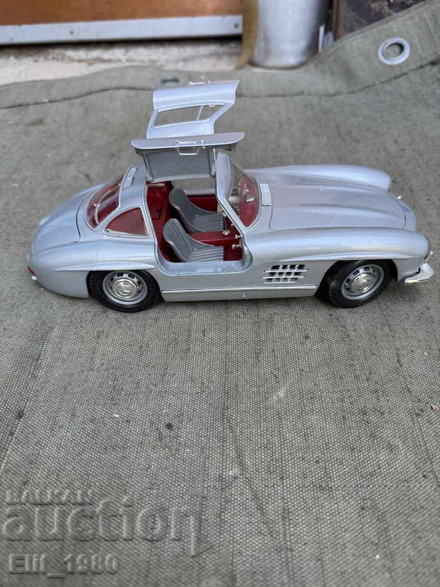 Licitație Mașinuță de colecție Mercedes SL300