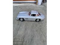 Количка Мерцедес SL300
