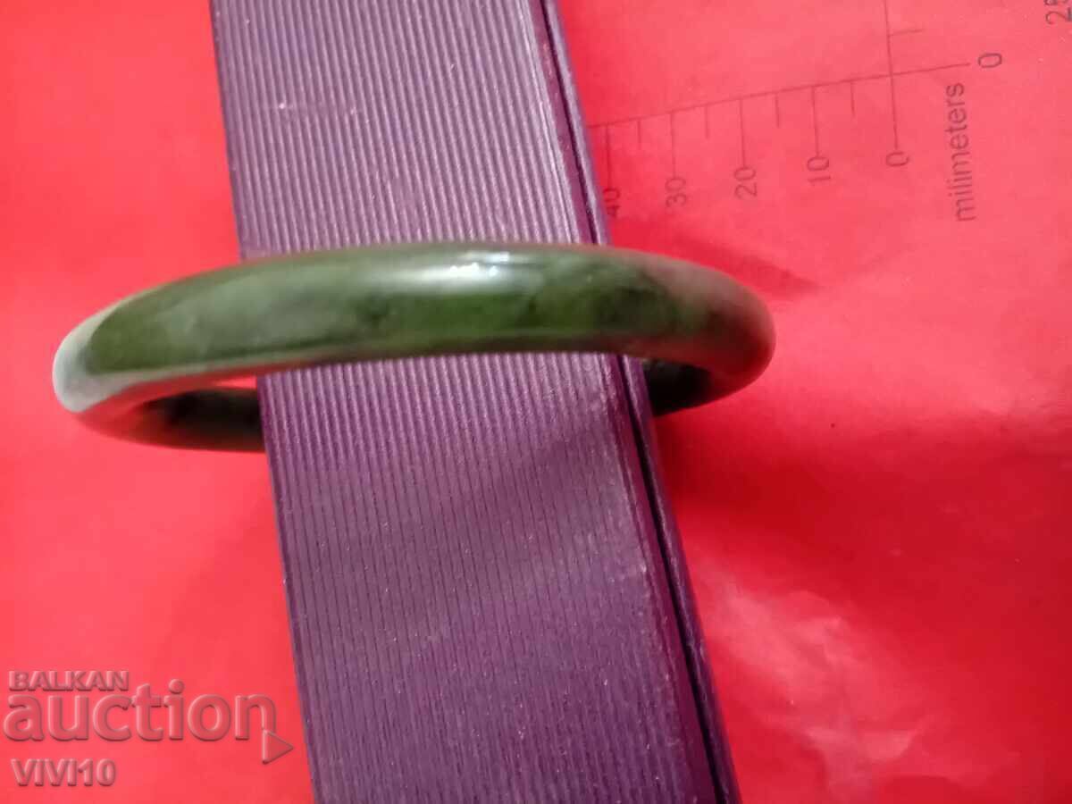 Αρχαίο βραχιόλι από νεφρίτη με τιμή 120.00 BGN | € 61.36